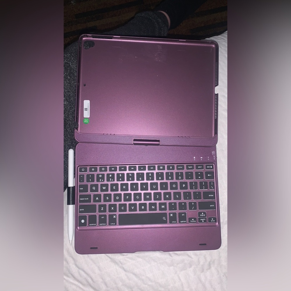 2 locked Apple iPads, both have cases as well, and a Samsung tablet case
